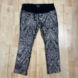 Nike Womens Dri Fit Crop Running Tights Black Gray White Capri Activewear Sz Med